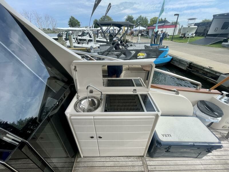 2017 Chris-Craft Commander 42