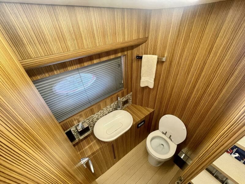 2017 Chris-Craft Commander 42