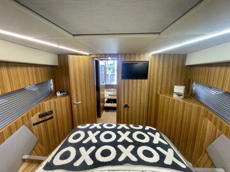 2017 Chris-Craft Commander 42