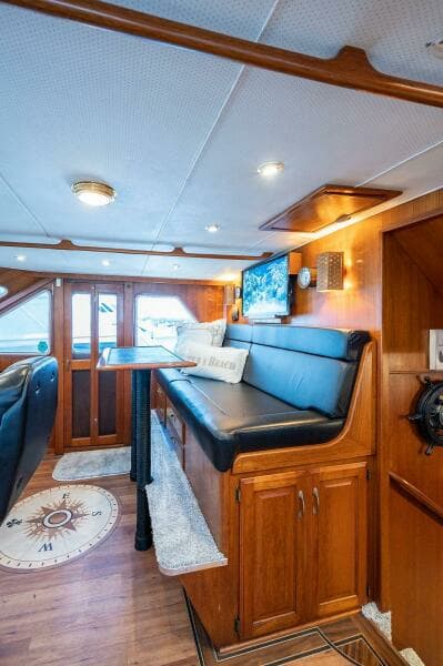 1986 Tollycraft Pilothouse