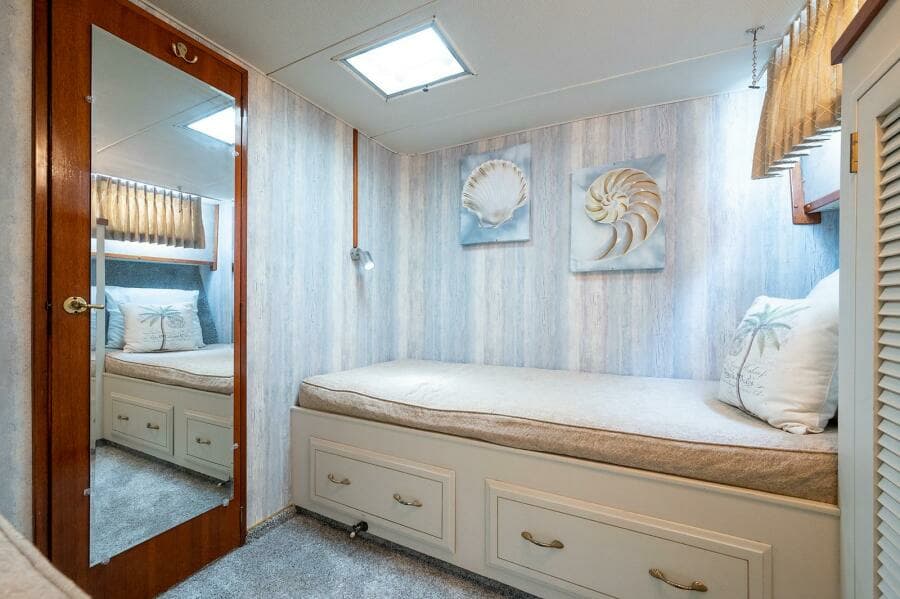 1986 Tollycraft Pilothouse