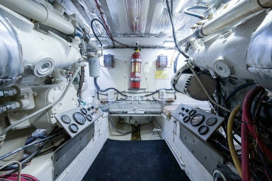 1986 Tollycraft Pilothouse