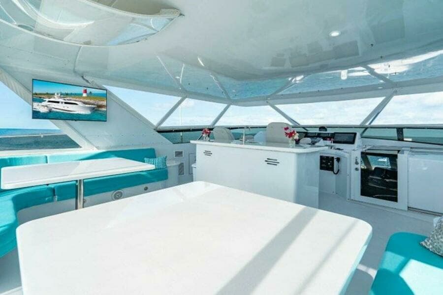 Sun Deck Flybridge Dining