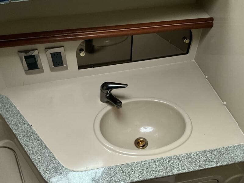 2002 Cruisers 35 Express