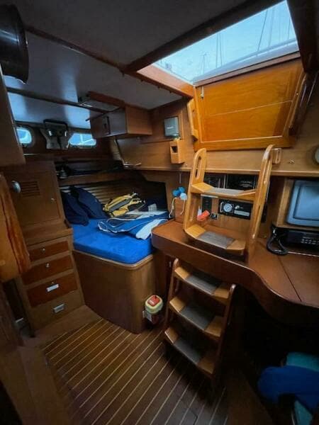 1993 Cambria 44