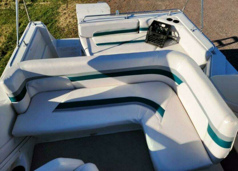 1989 Cruisers Yachts Esprit 3270