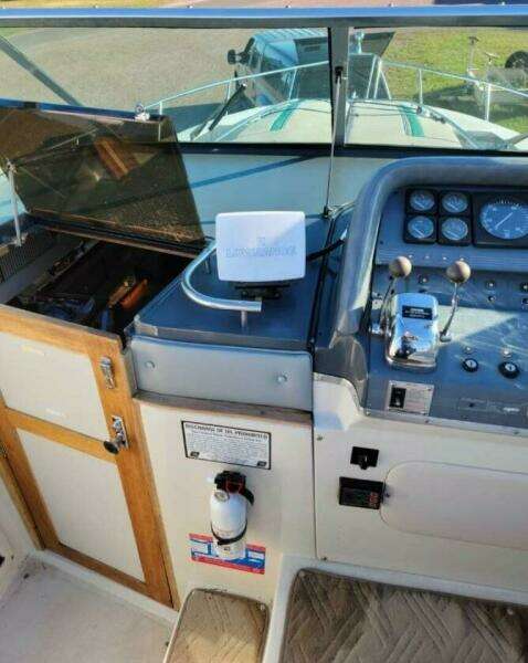 1989 Cruisers Yachts Esprit 3270