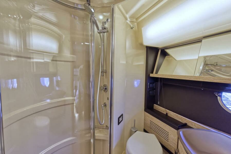 2015 Azimut 64 Flybridge