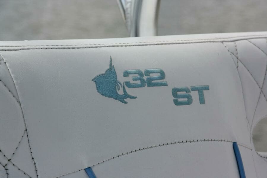 32 Contender 32ST- Seating 