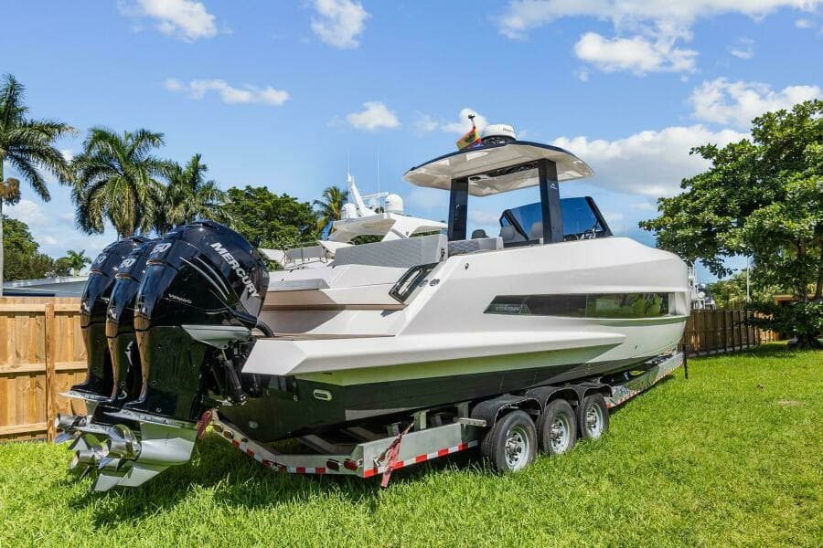 2023 Astondoa 377 Coupe Outboard