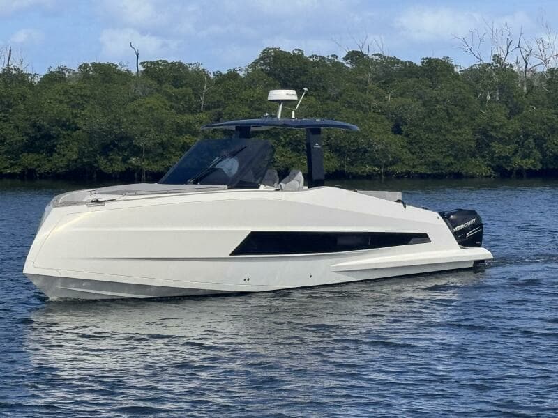 2023 Astondoa 377 Coupe Outboard