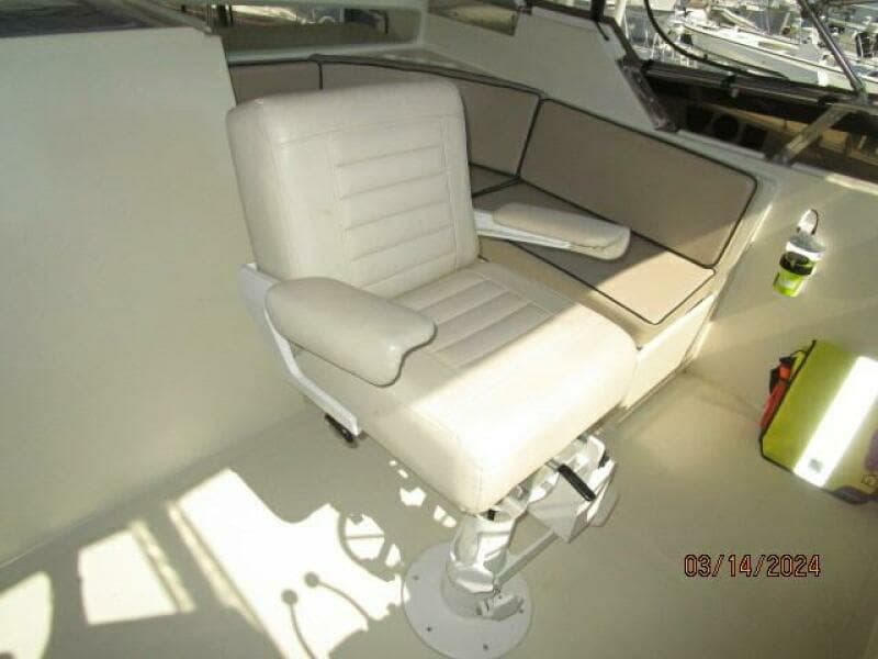 48' Camargue flybridge helmseat