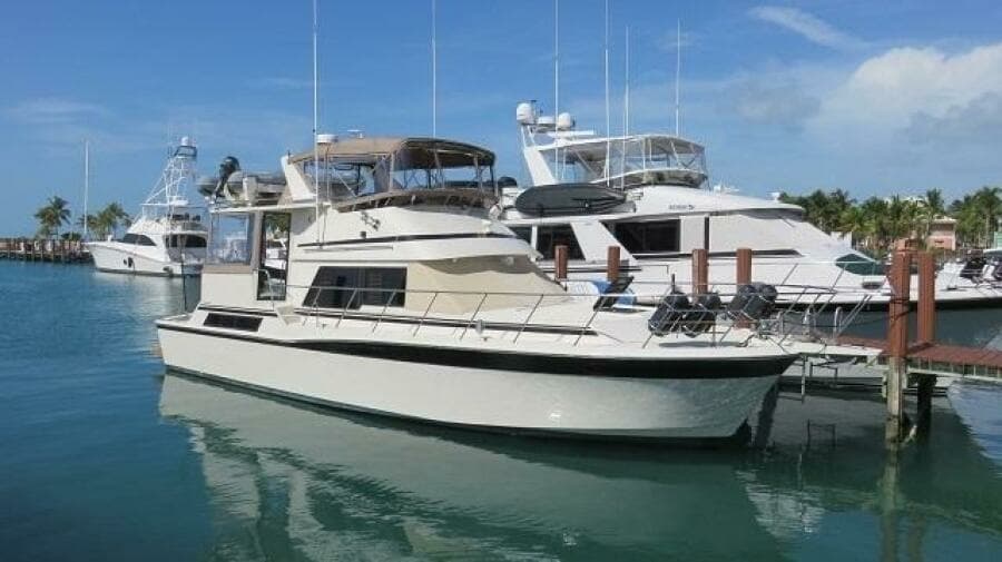 48' Camargue starboard forward profile