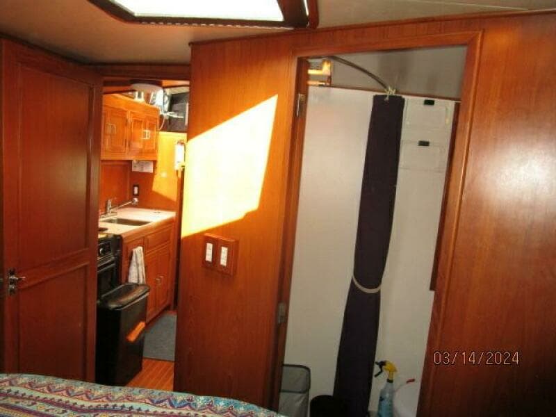 48' Camargue guest stateroom aft