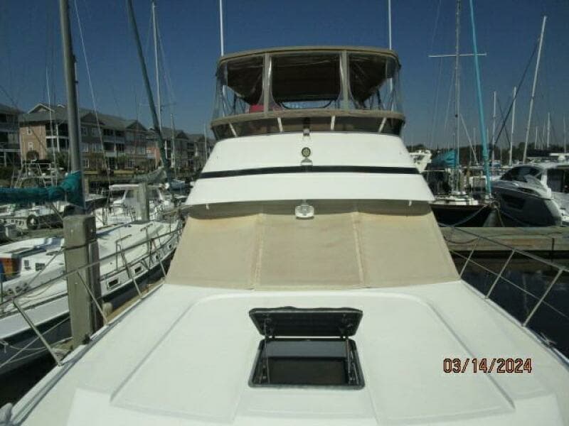 48' Camargue foredeck aft