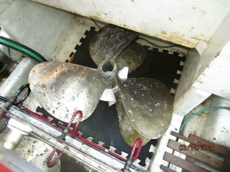 48' Camargue spare props