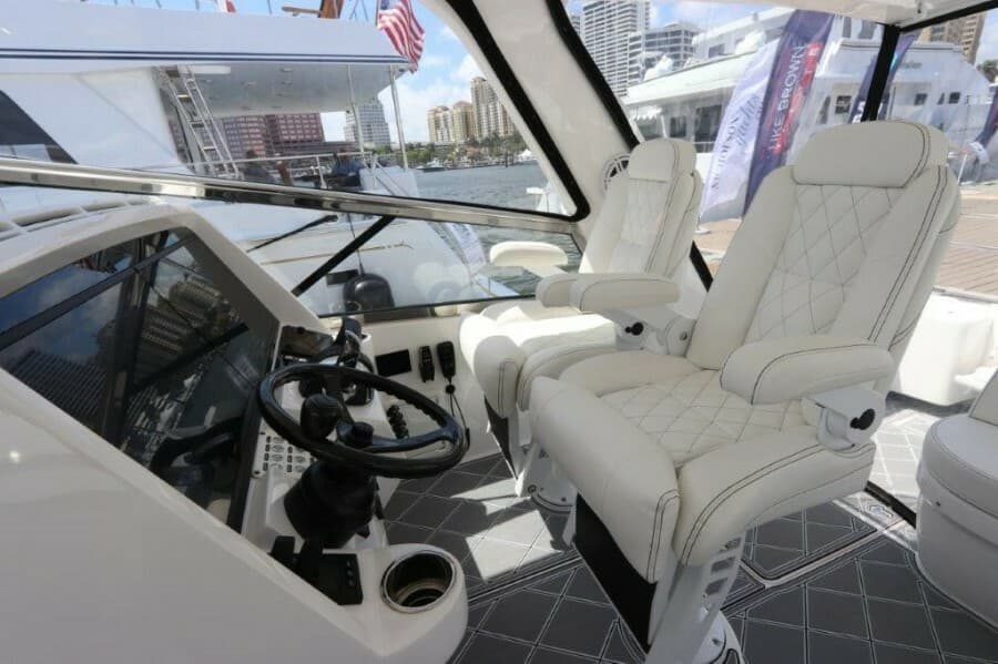 2019 Intrepid 475 Sport Yacht