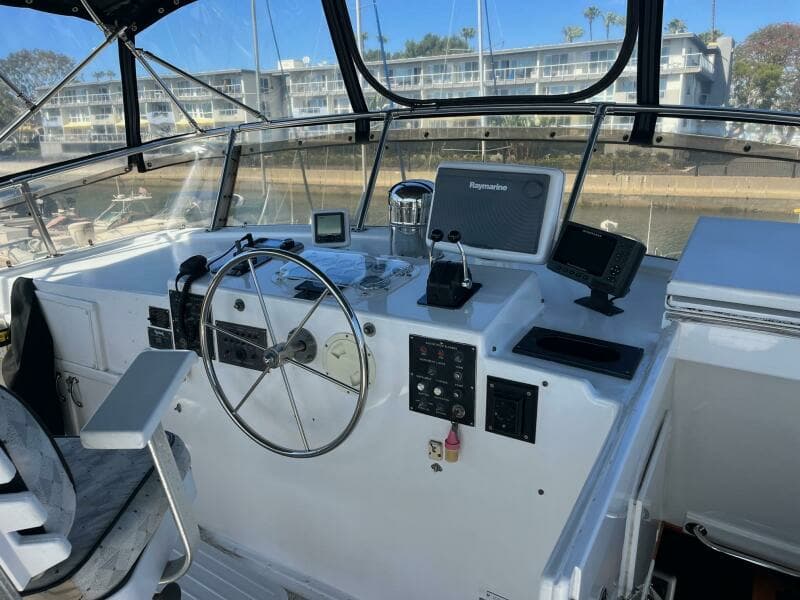 1986 Hatteras 70' Cockpit Motor Yacht