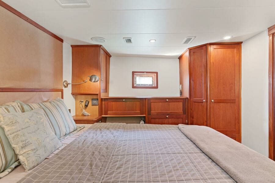 2004 Northern Marine 5700 Expedition