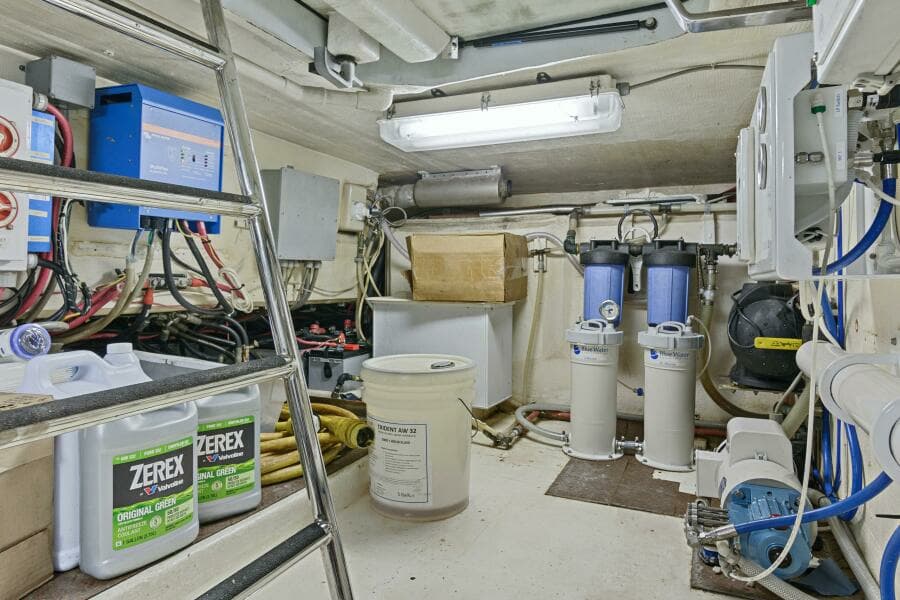 2004 Northern Marine 5700 Expedition