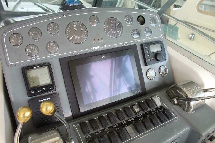 2001 Pursuit 3400 Express