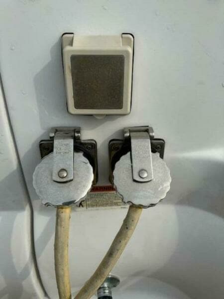 2005 Larson 370 Cabrio