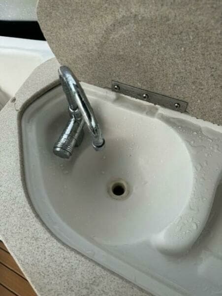 2005 Larson 370 Cabrio