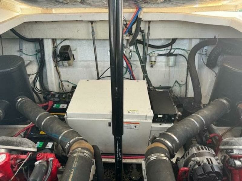 2005 Larson 370 Cabrio