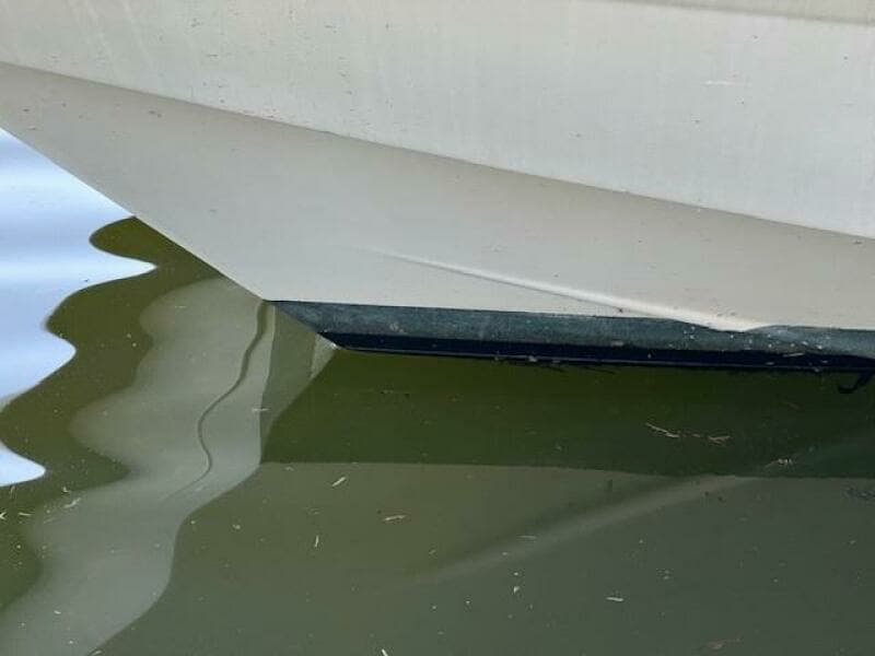 2005 Larson 370 Cabrio