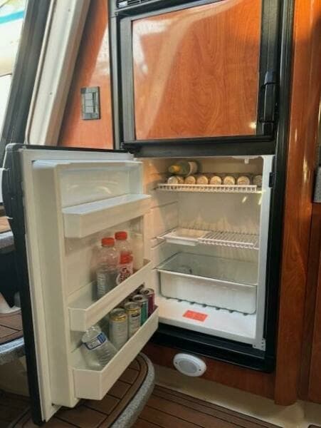 2005 Larson 370 Cabrio