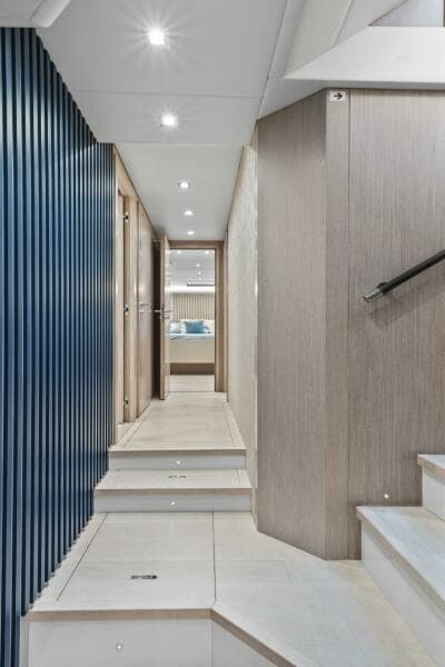 2021 Monte Carlo Yachts MCY 76 Skylounge