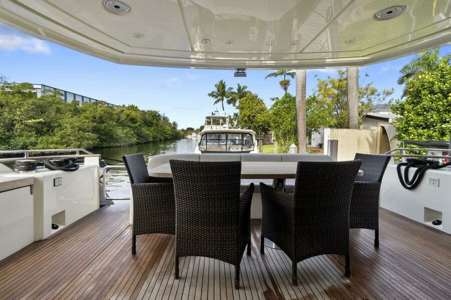 2021 Monte Carlo Yachts MCY 76 Skylounge