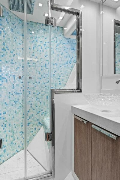 2021 Monte Carlo Yachts MCY 76 Skylounge