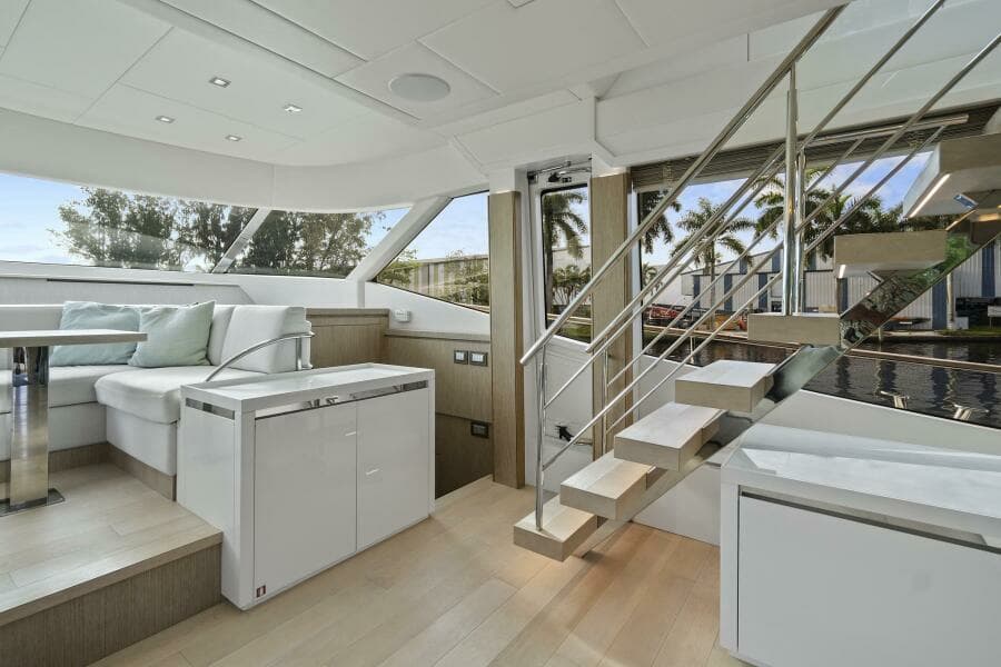 2021 Monte Carlo Yachts MCY 76 Skylounge