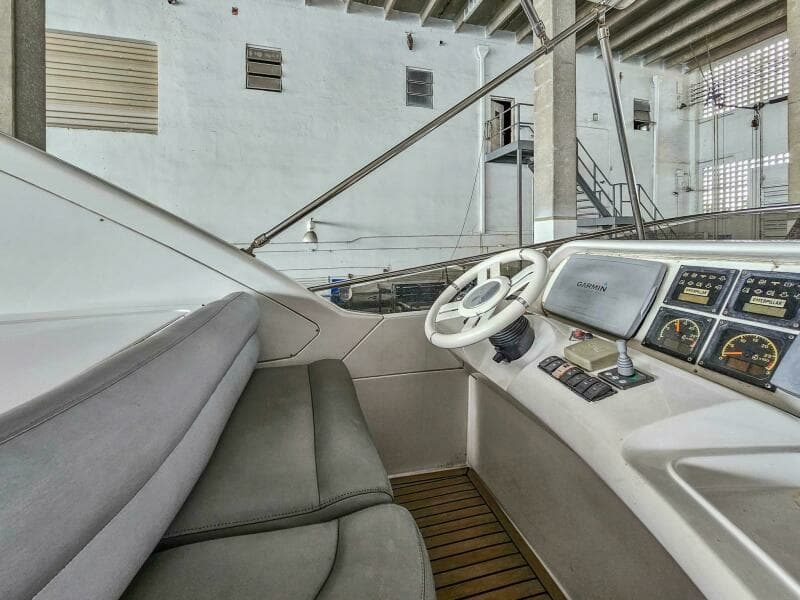 2005 Azimut 55 flybridge