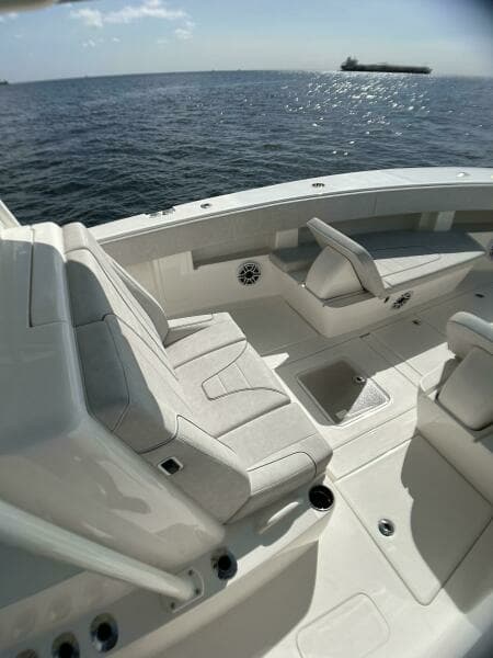 2022 SeaVee 390z Center Console