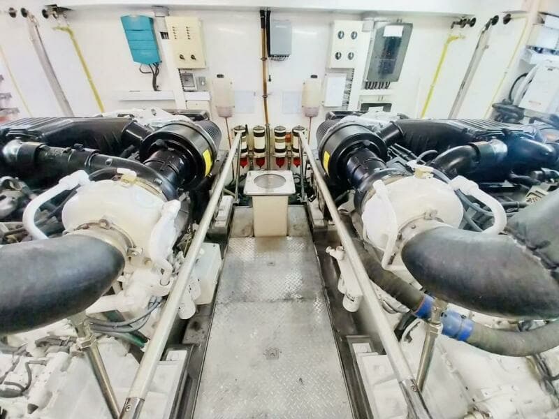 2010 Ocean Alexander 83