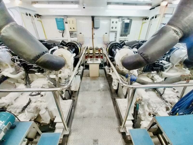 2010 Ocean Alexander 83