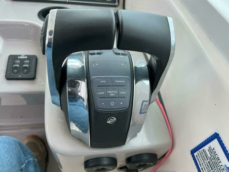 2017 Boston Whaler 285 Conquest