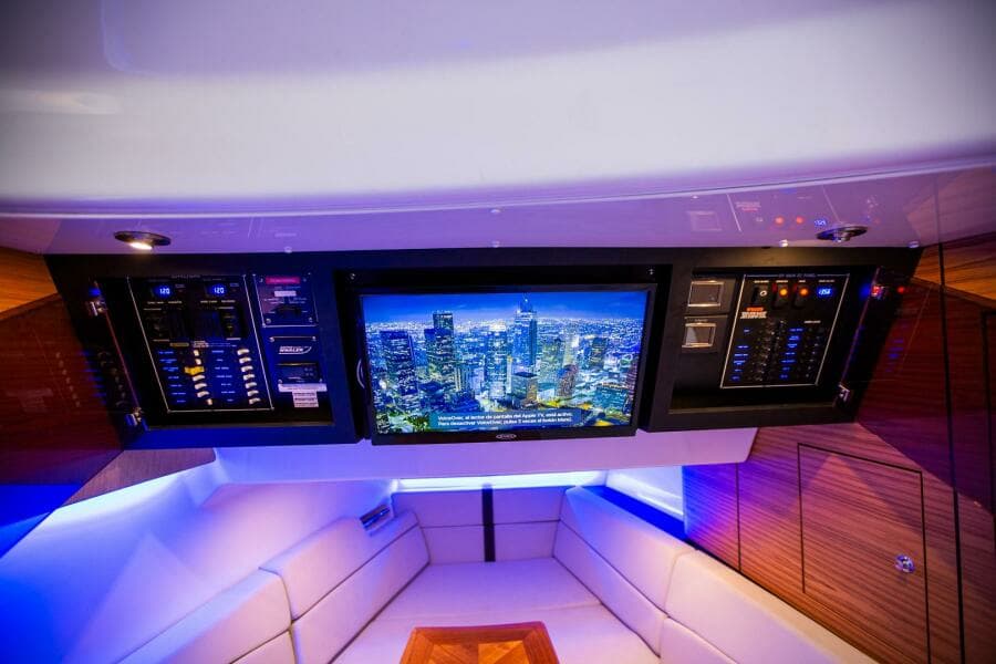 2019 Boston Whaler 380 Realm