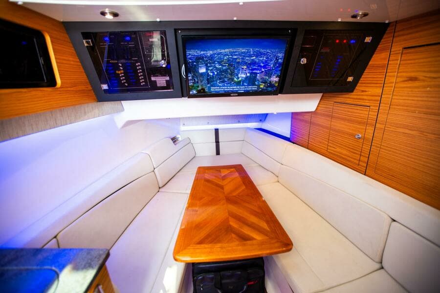 2019 Boston Whaler 380 Realm