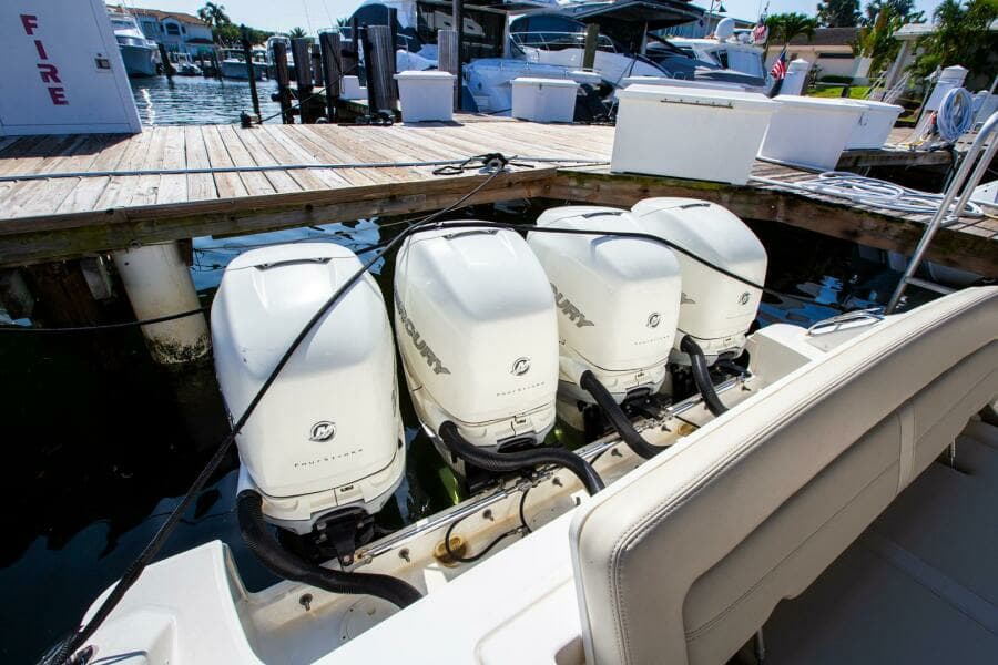 2019 Boston Whaler 380 Realm