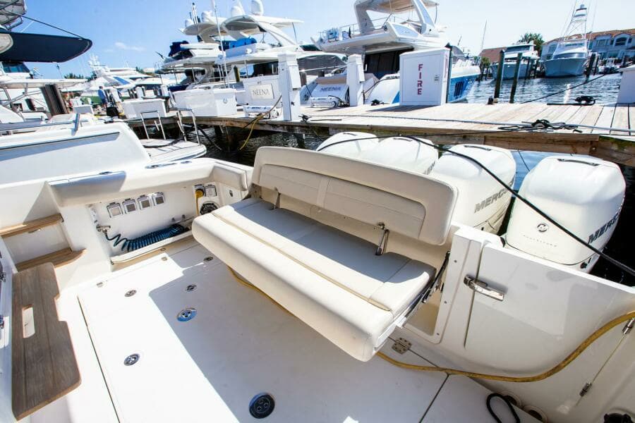 2019 Boston Whaler 380 Realm