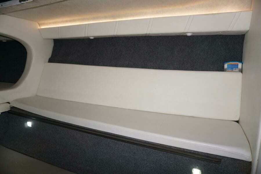 1998 32 Active Thunder 32 CC Ms. Rita V Berth (5)