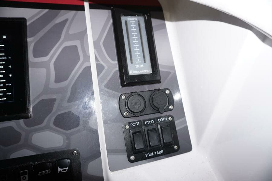 1998 32 Active Thunder 32 CC Ms. Rita Helm  (7)