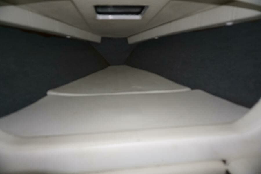 1998 32 Active Thunder 32 CC Ms. Rita V Berth (1)