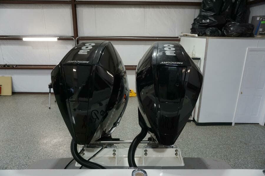 1998 32 Active Thunder 32 CC Ms. Rita Engines (2)