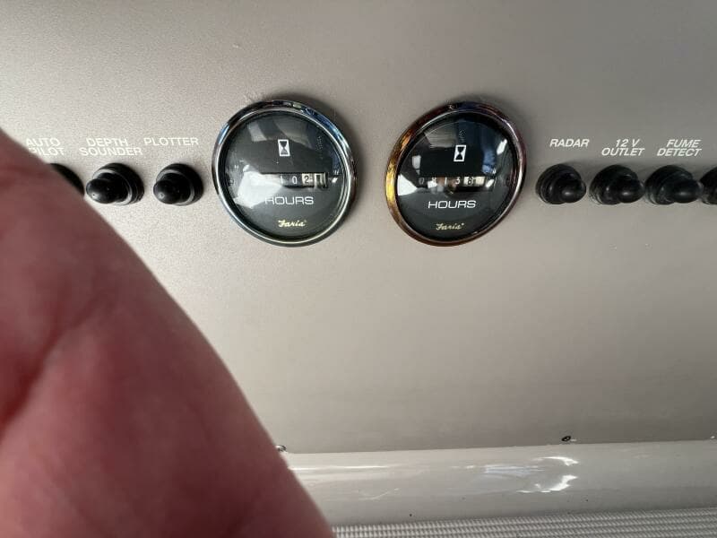 2000 Regal 4160 Commodore