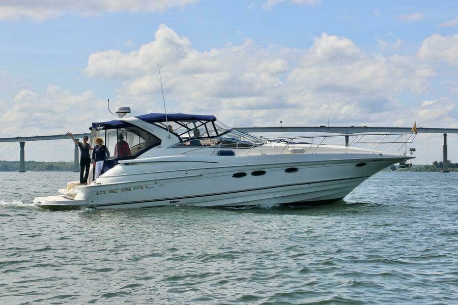 2000 Regal 4160 Commodore