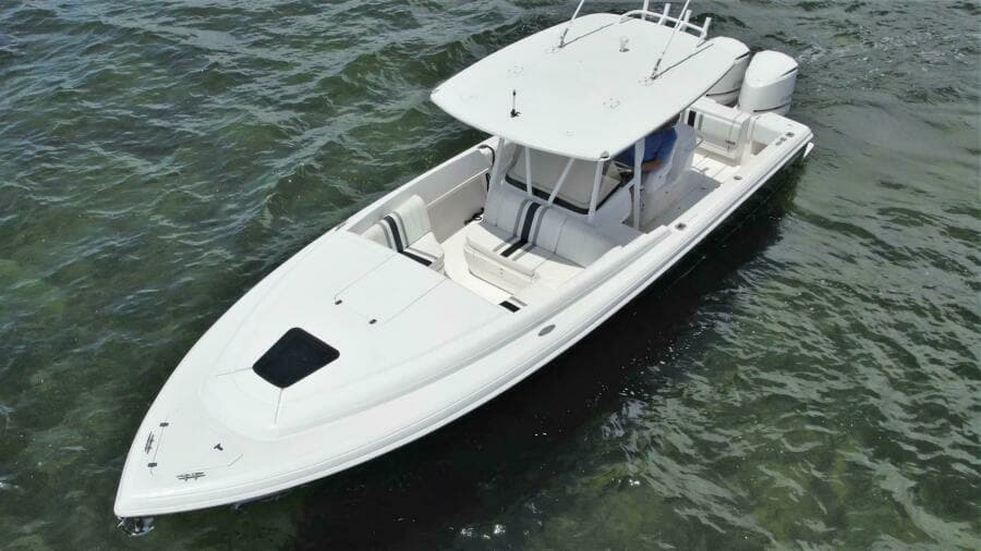 2011 Intrepid 323 Cuddy